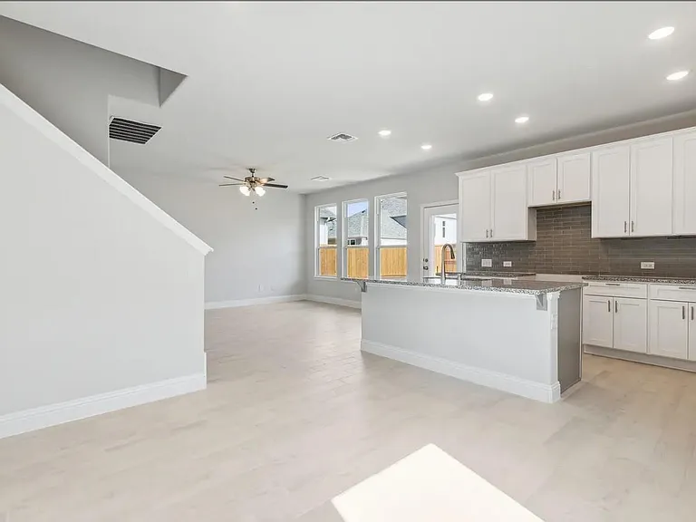 905 Sicily Blvd — Photo 3