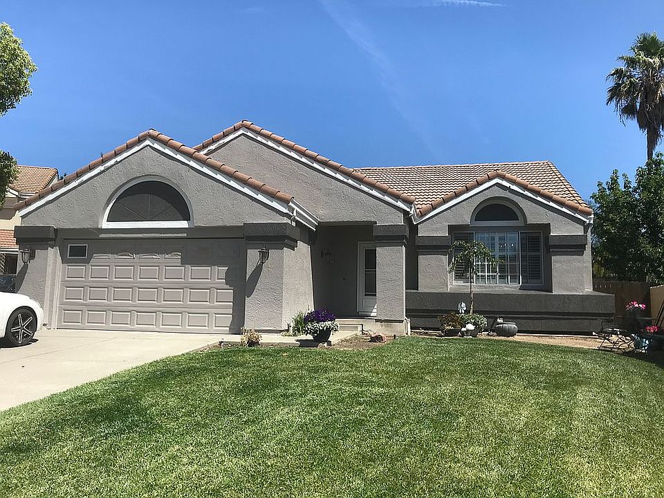 2nd image of 797 Roscommon Dr