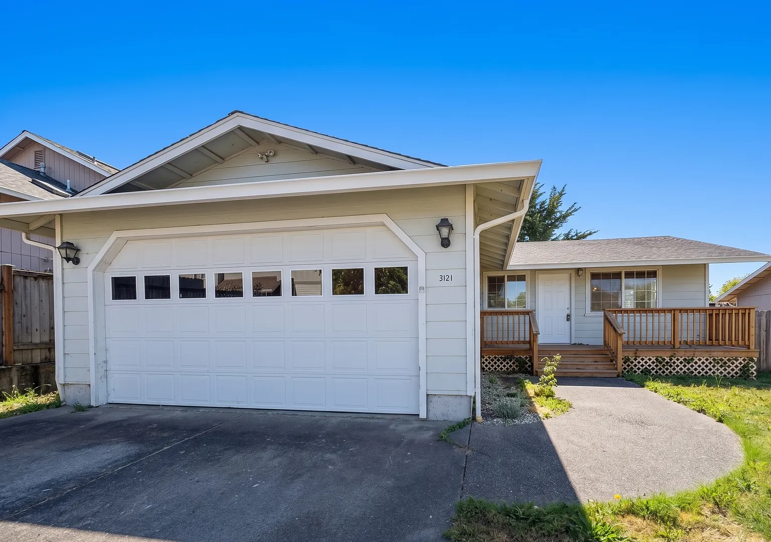 Pet Friendly! Spacious Ranch-Style 3 Bedroom, 1 Bathroom Home in the Heart of Fortuna — Photo 1