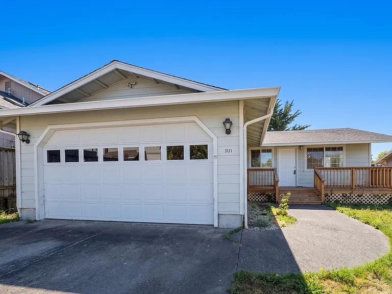 3121 Matthew Ln — Photo 1