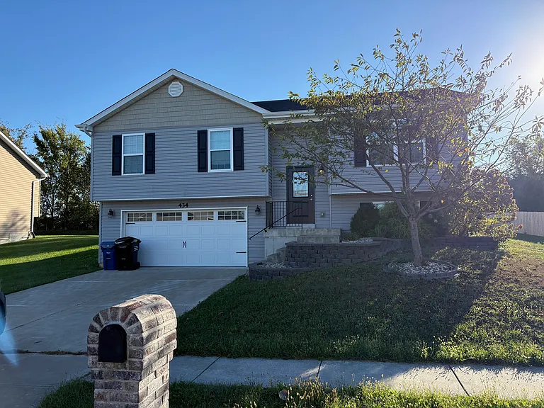 434 Honeysuckle Creek Dr — Photo 2