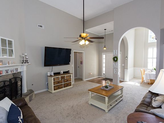 4th image of 2250 Emerald Dr #25
