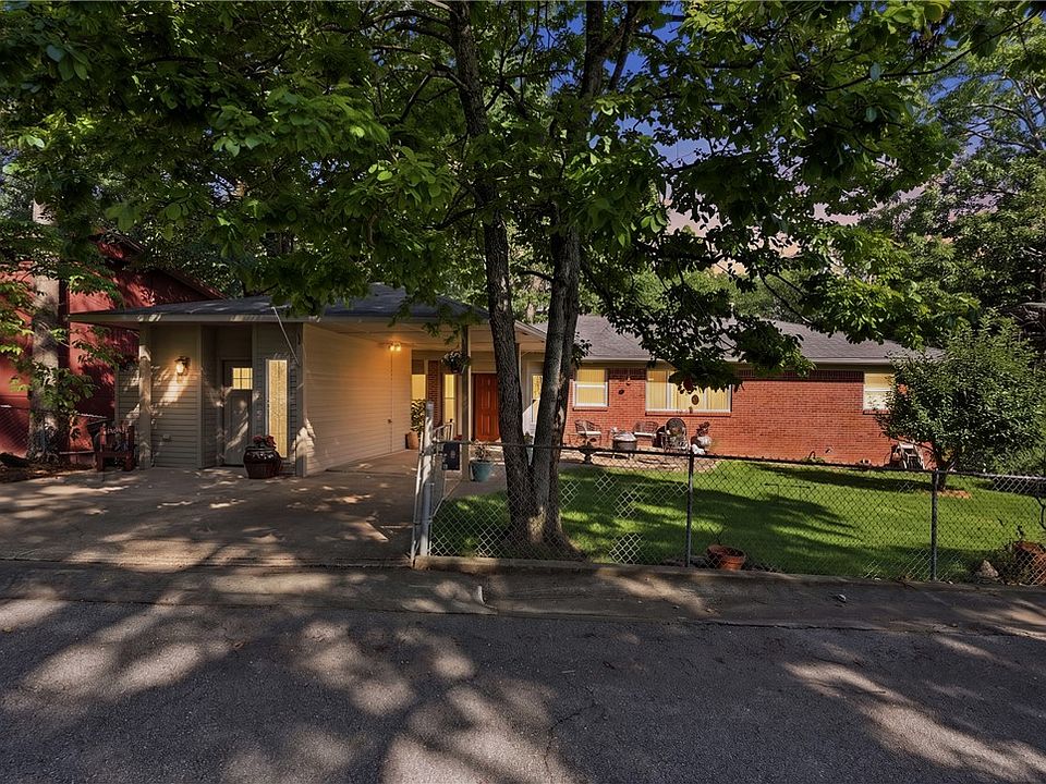 1st image of 11 College St