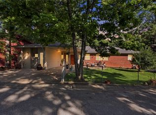 11 College St, Eureka Springs, AR 72632