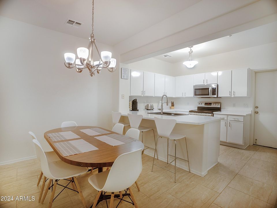 1st image of 805 S SYCAMORE -- #108