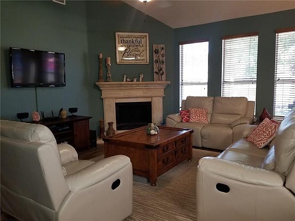 5th image of 2219 Forest Creek Dr