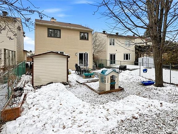 2nd image of 1445 Gaultois Ave