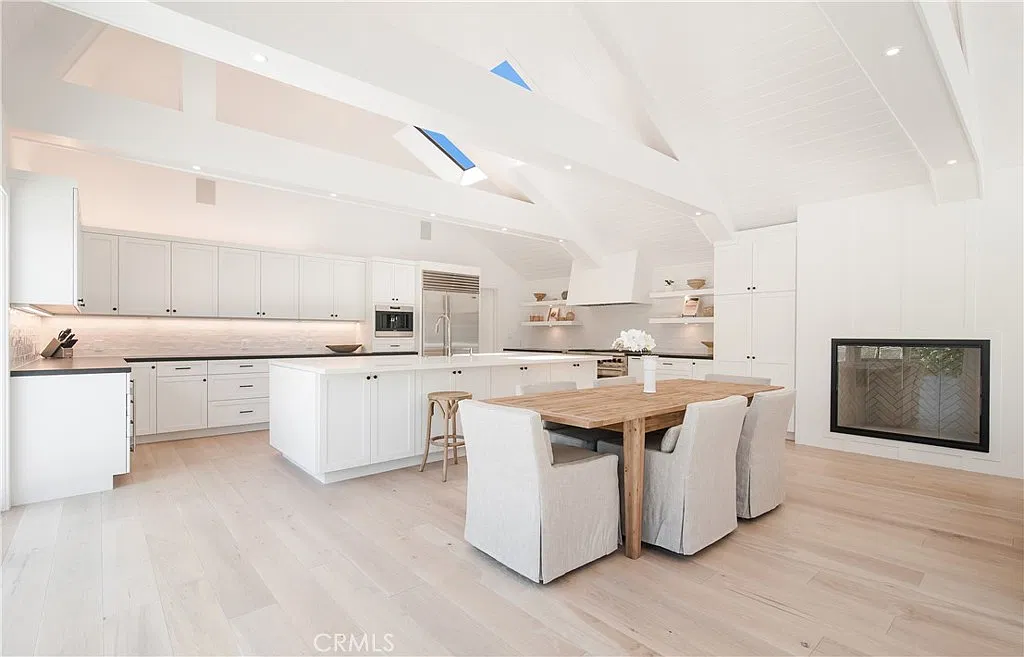 3 bed, 2.5 bath, 1907 sqft, $15,000 — Photo 3