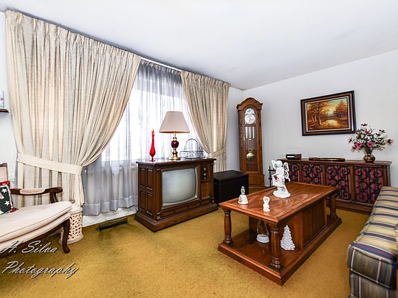 5th image of 4004 Berkshire Ct