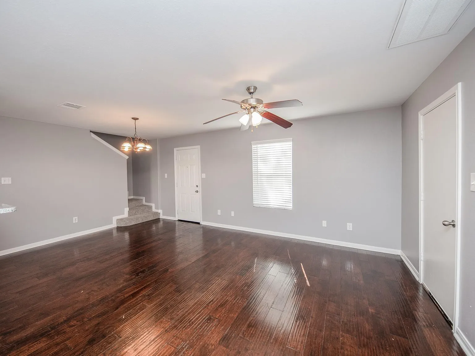 5 bed, 2.5 bath, 1596 sqft, $1,875 — Photo 2