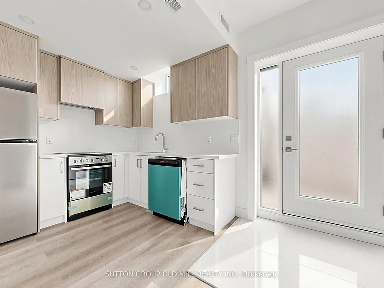 1925 Lawrence Ave W #1 — Photo 13