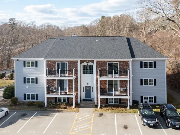 1 Chapel Hill Dr APT 10, Plymouth, MA 02360
