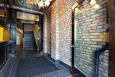 Rented by R New York