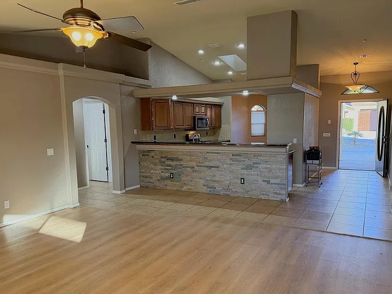 1034 Gleneagles Dr — Photo 4