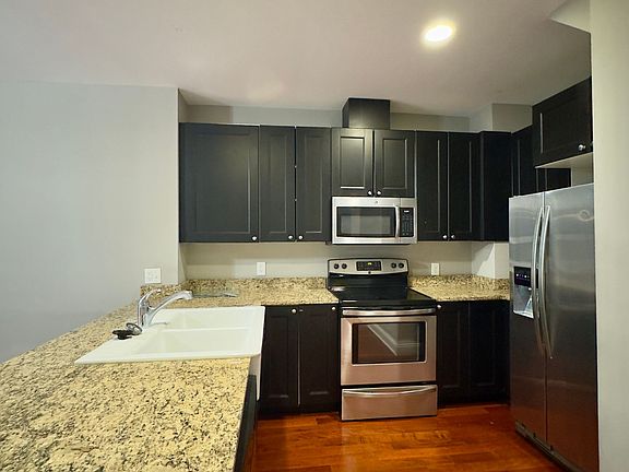 3rd image of 803-805 Cathedral St #6