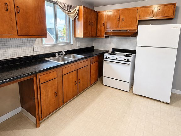 3rd image of 5841 Transit Rd APT 6