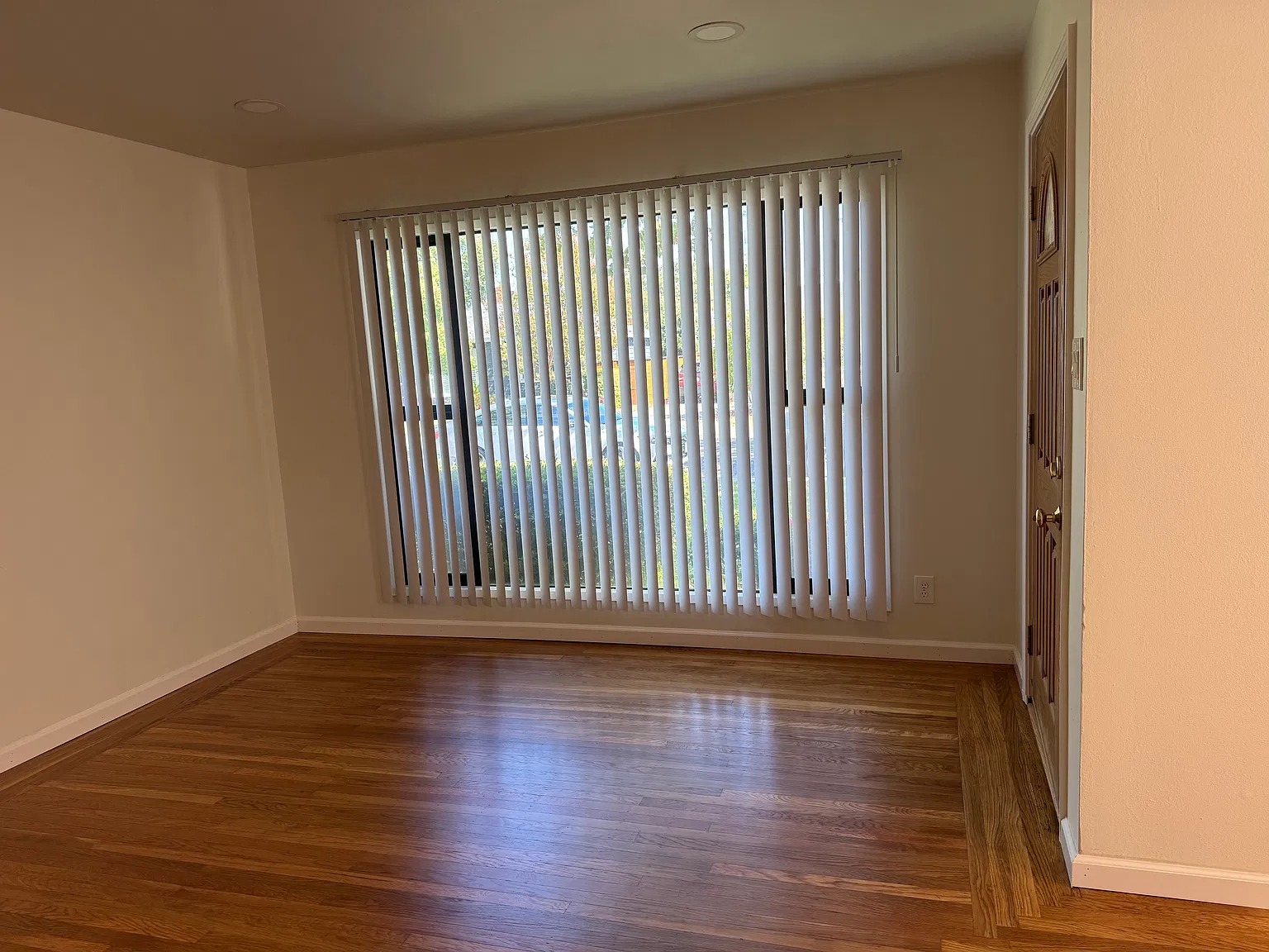3 bed, 1010 sqft, $2,550 — Photo 4