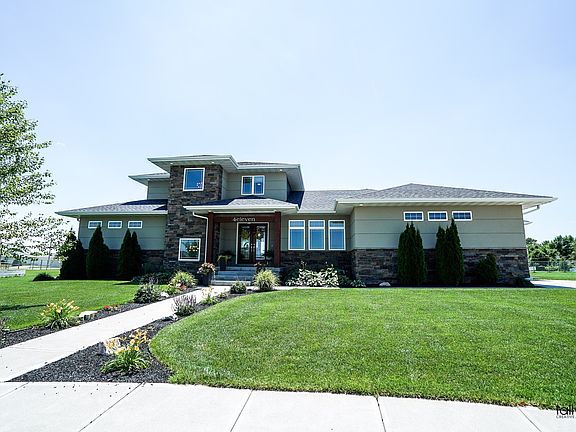 2nd image of 411 Westwood Cir