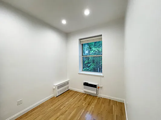 Rented by SERHANT. | media 5