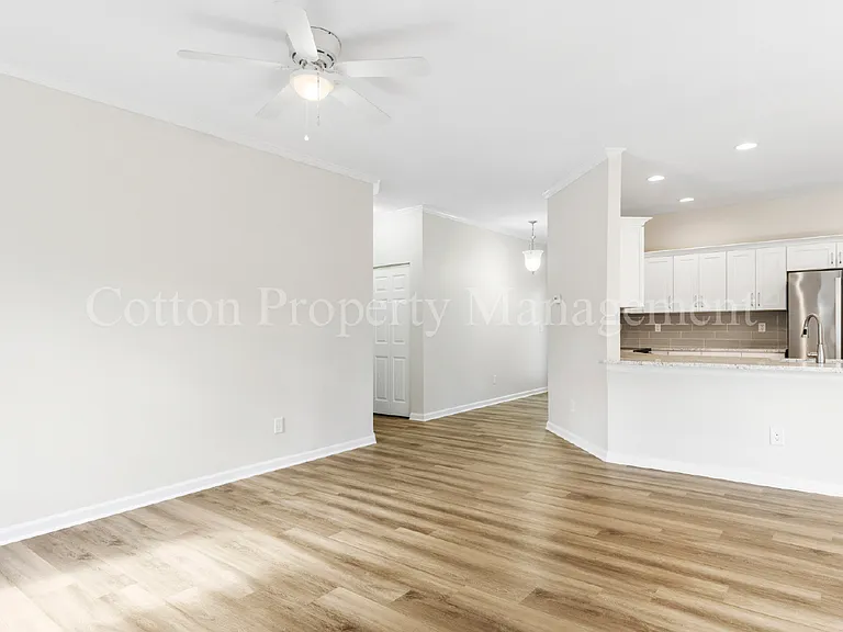 1010 Winterberry Cir — Photo 8