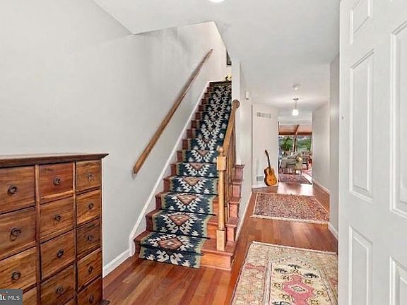 3rd image of 139 Pepperton Ct