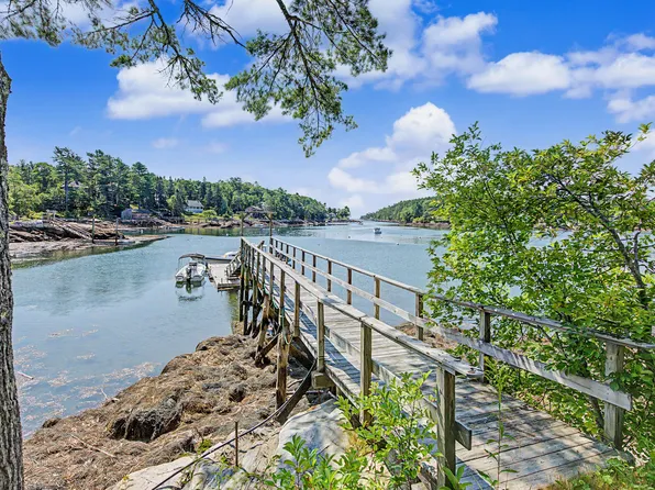1 Chimes Lane, Boothbay Harbor, ME 04538