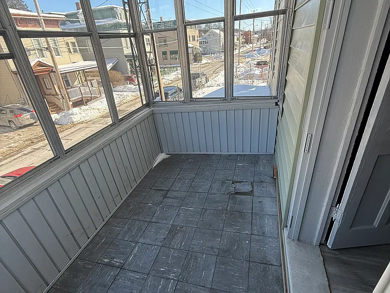 180 Division St — Photo 11