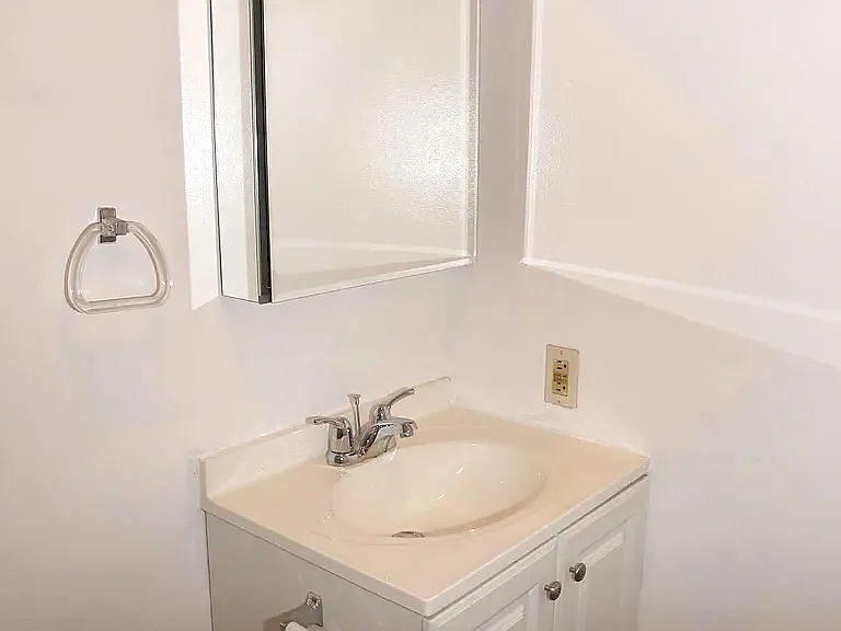 25 Laval Street Apartments — Photo 48