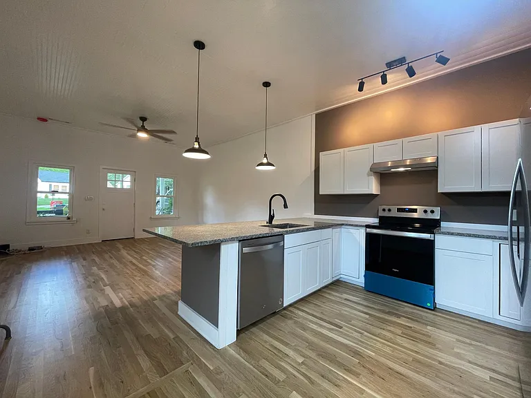 924 Rome St — Photo 2