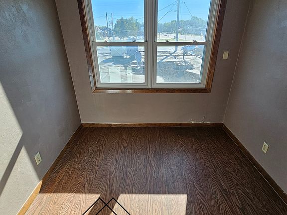 5th image of 512 1st Ave NE