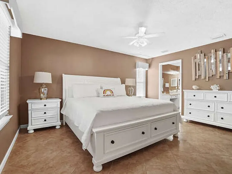 11709 Seashore Ln — Photo 9