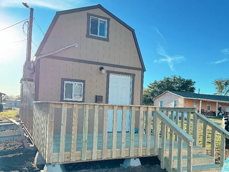 140 Rolling Hills Dr — Photo 1