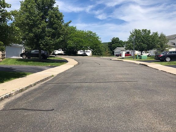 5th image of 38 Burlington Ct #1701