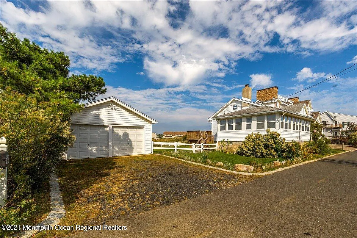4 bed, 1304 sqft, $3,300 — Photo 3