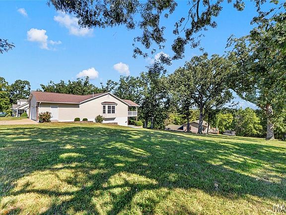 2nd image of 207 Spring Lake Dr
