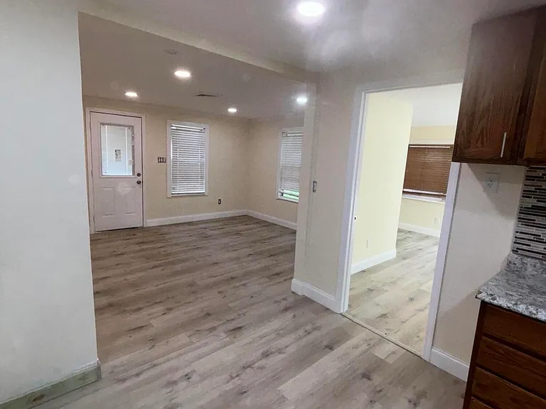 1717 Linwood Ave — Photo 4