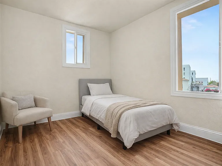 Peralta St — Photo 1