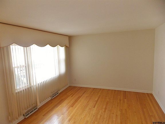 3rd image of 29 Daytona Ave