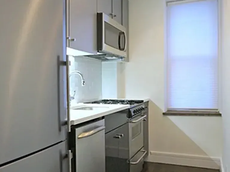 780 Greenwich St #1R — Photo 4