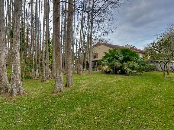 5th image of 16086 Dawnview Dr