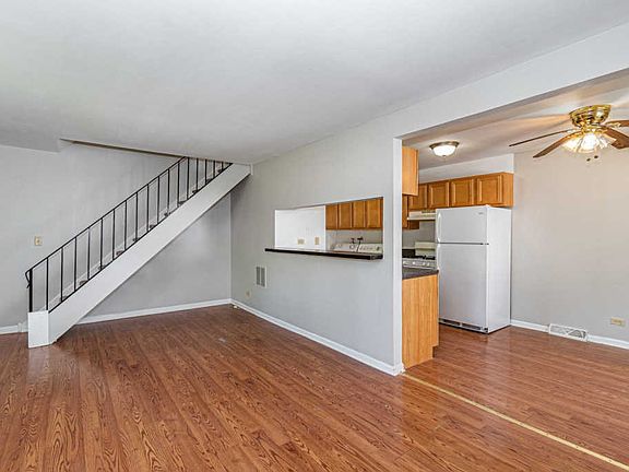 2nd image of 1261 Prairie Ave Unit B