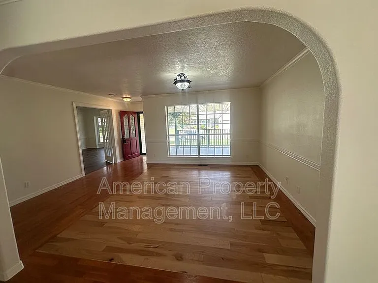 3812 S Dogwood Ave — Photo 4