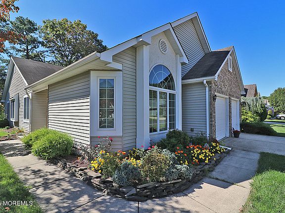 3rd image of 1605 Sweetbay Drive