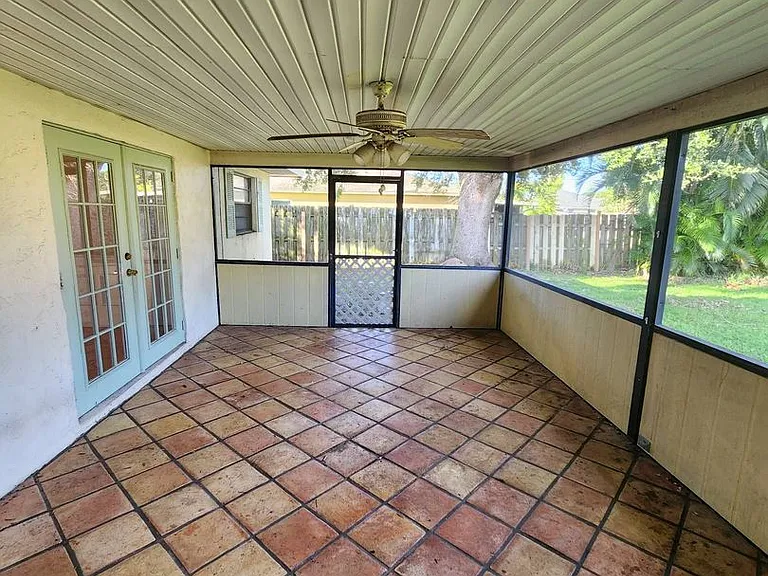549 Burlington Ave NE — Photo 41