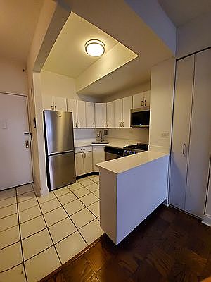 4th image of 235 W 22nd St APT 7Z