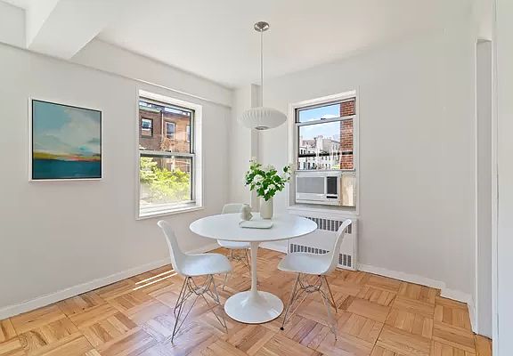 2nd image of 135 Willow St APT 412