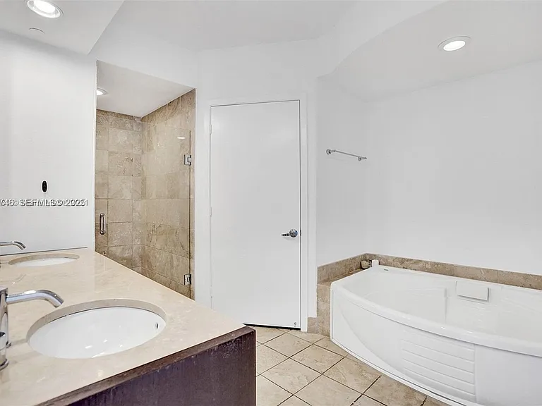 18201 Collins Ave #901 — Photo 6