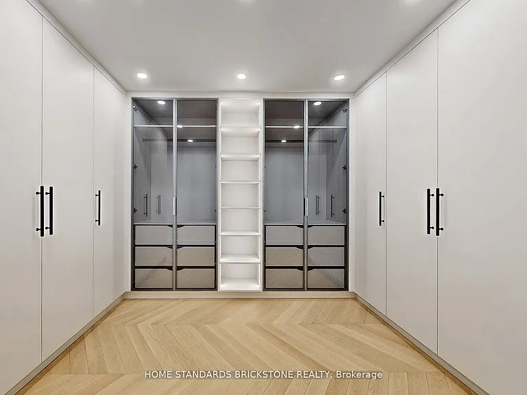 110 Bloor St W #1009 — Photo 21