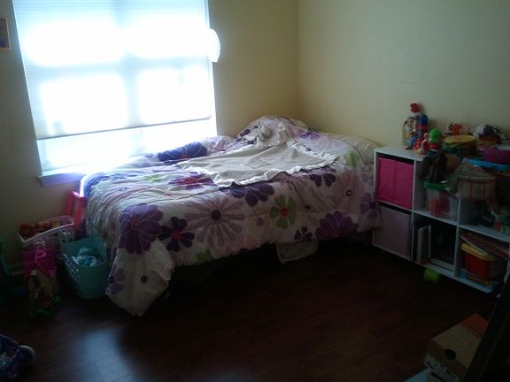 5th image of 639 W Division St #C