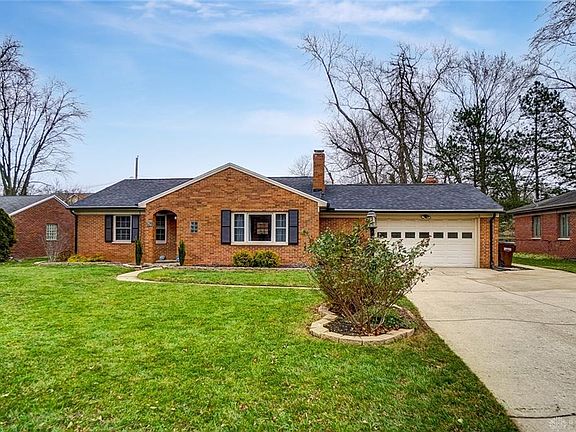 3rd image of 3910 Strathmoor Dr